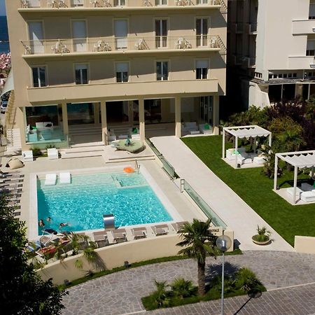 Hotel Beaurivage Cattolica Esterno foto